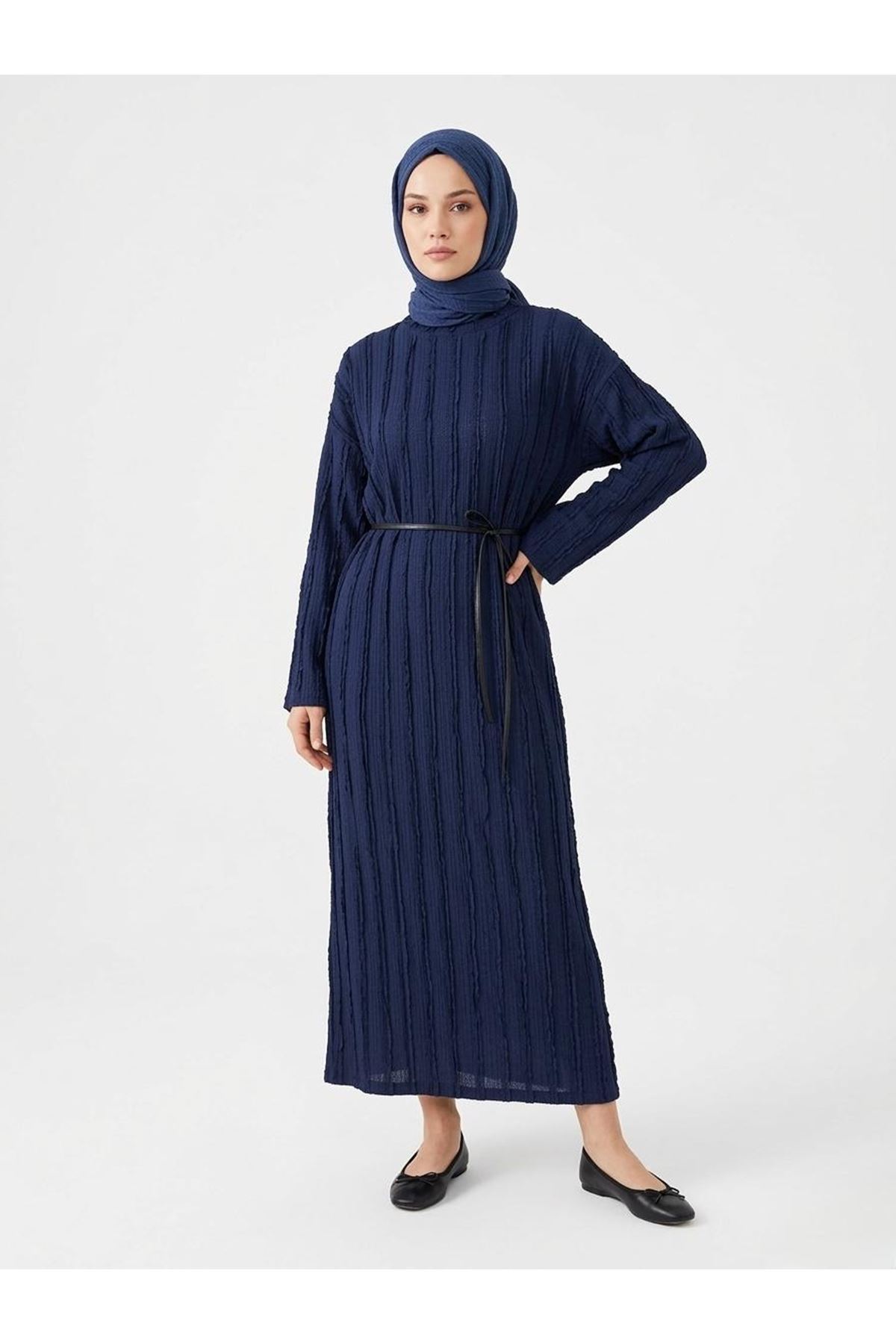ELB04128-LCV Pilise Dokulu Kemer Detay Elbise-Lacivert