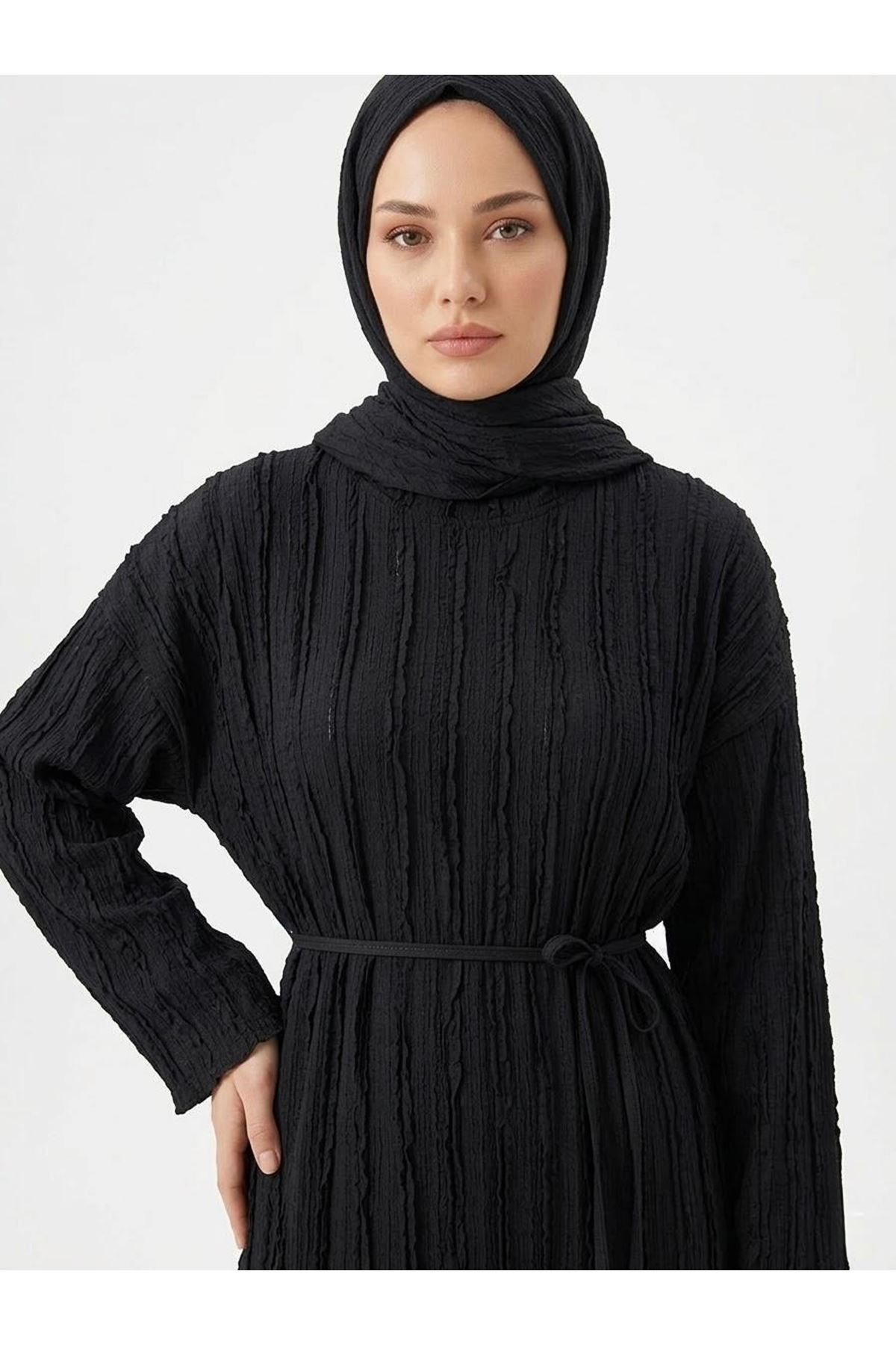 ELB04128-SYH Pilise Dokulu Kemer Detay Elbise-Siyah