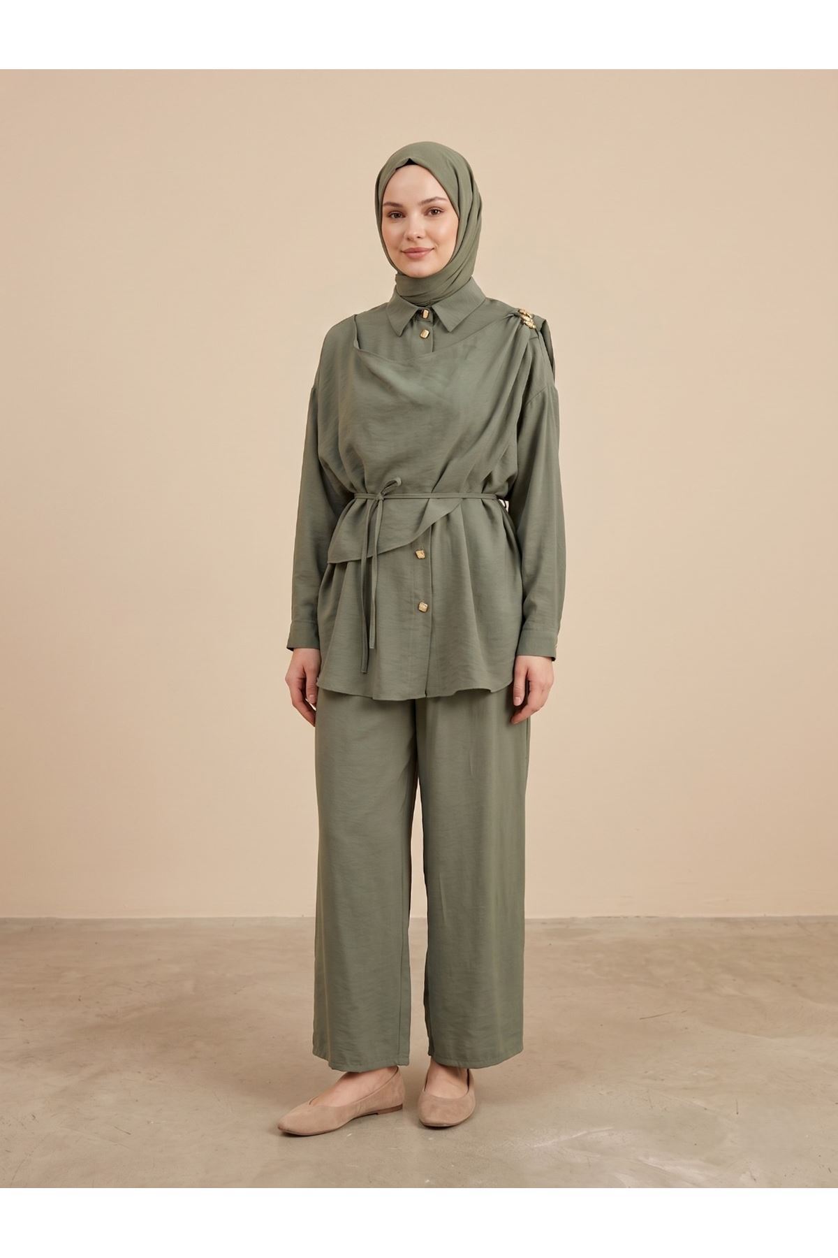 PİT00508-HKİ Omuz Toka Detay Aller Pantolonlu Takım-Haki