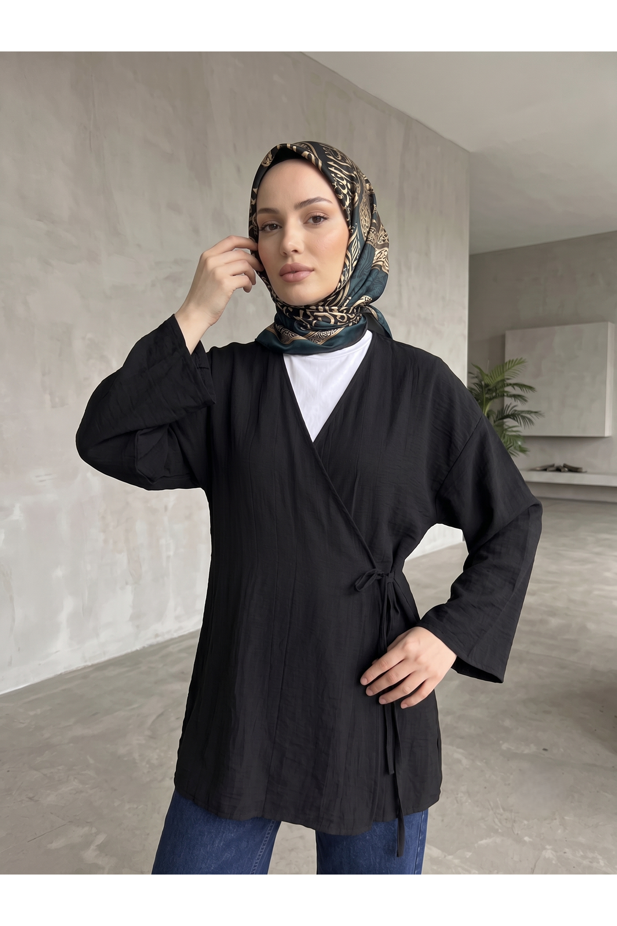 TUN05991-SYH Yan Bağlamalı Çilek Tunik-Siyah