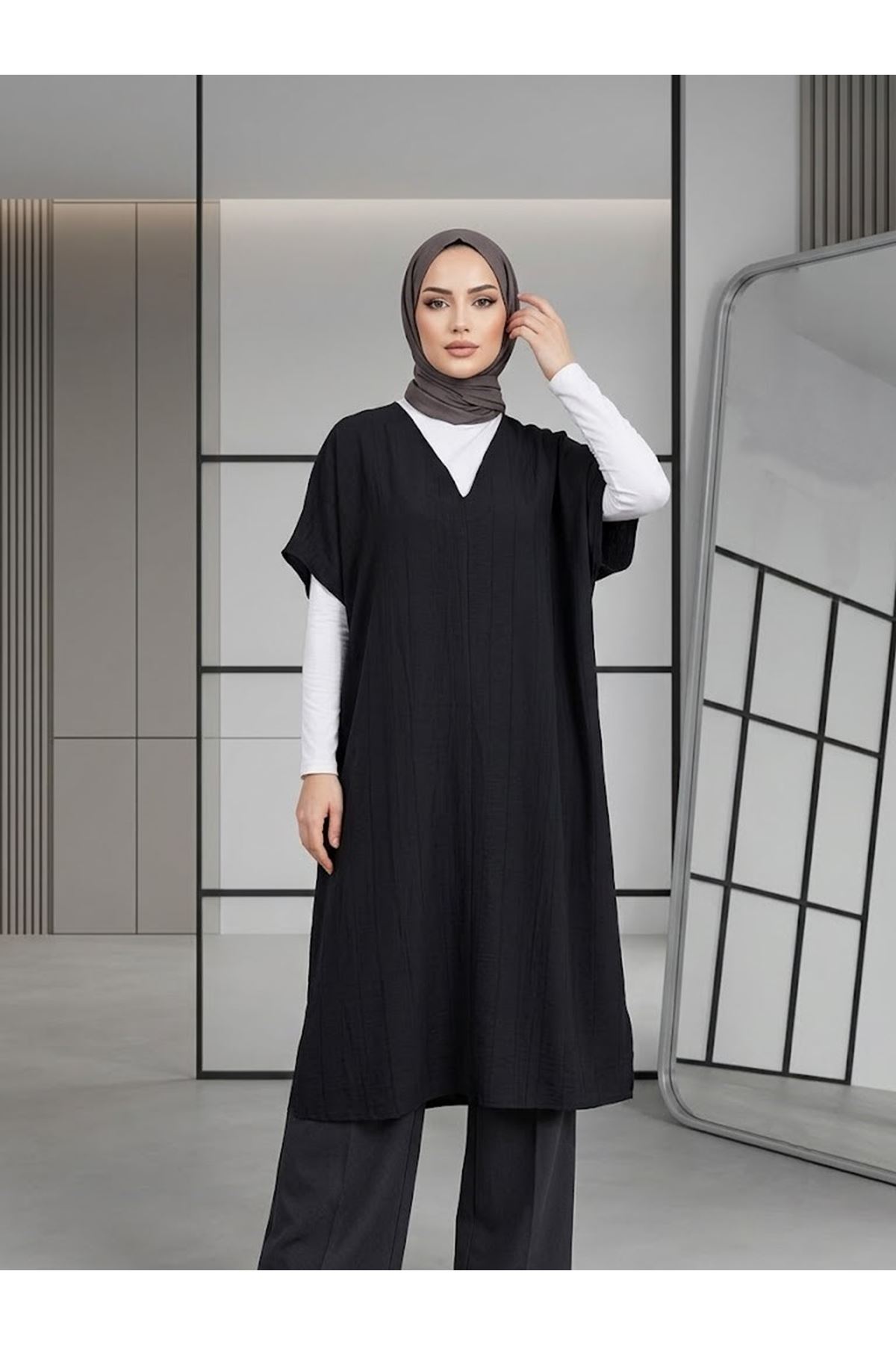 ELB04161-SYH Rahat Kesim V Yaka Çilek Elbise-Siyah