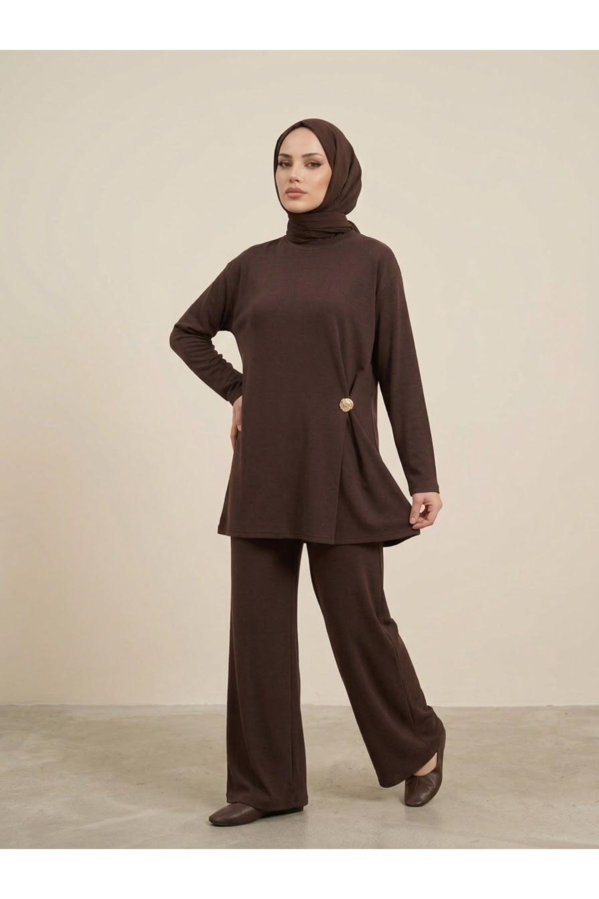 PİT00532-KHV Broş Detay Pantolonlu Takım-Kahve