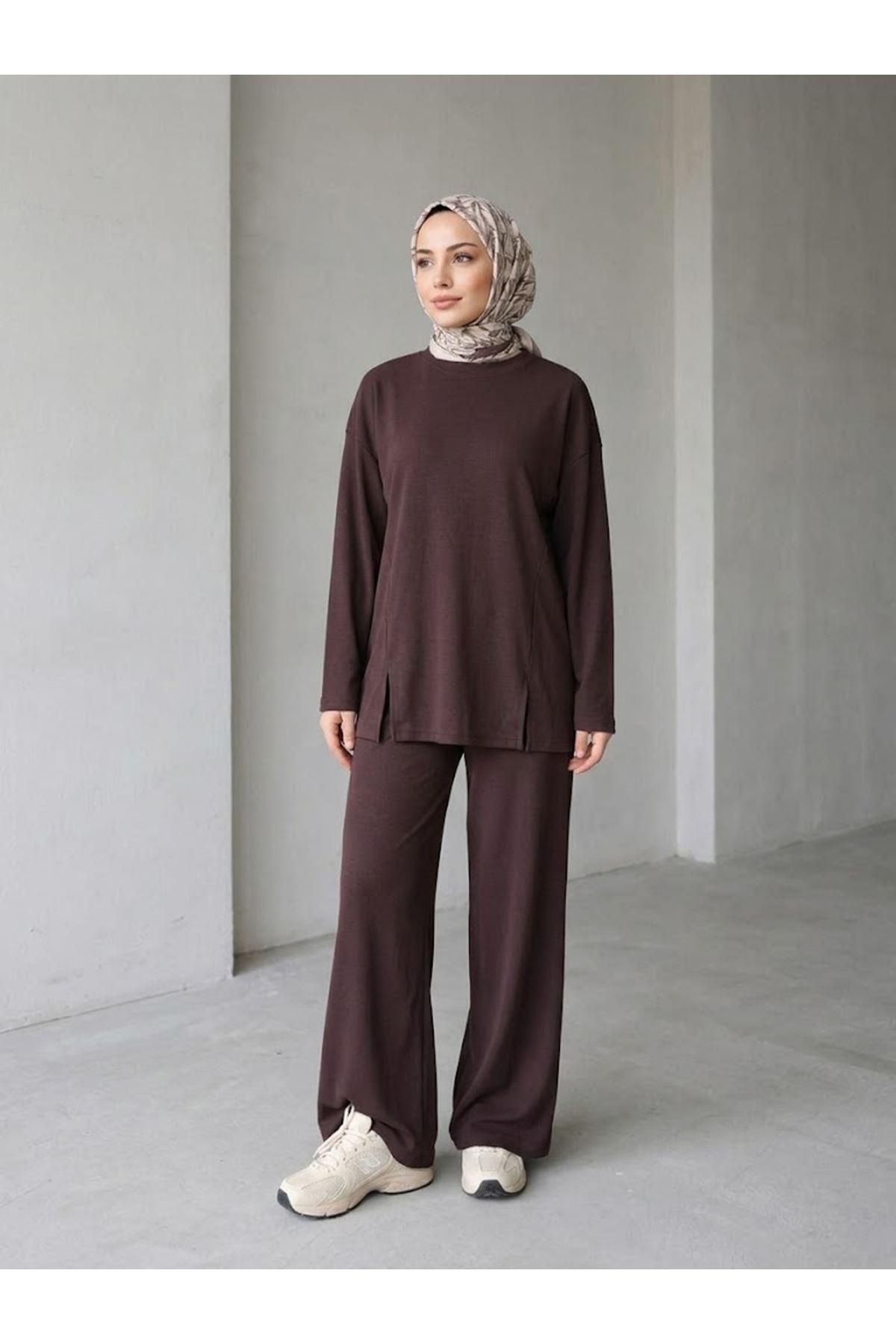 PİT00539-KHV Parçalı Yırtmaç Detay Pantolonlu Takım-Kahve