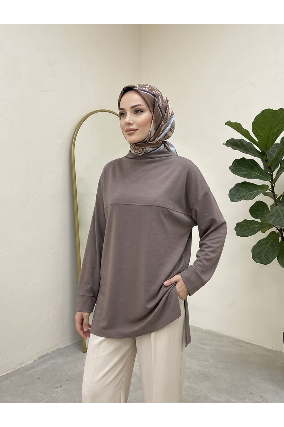 TUN06008-P102 Yarım Yaka Ön Robalı Yırtmaçlı Tunik-Açık Kahve