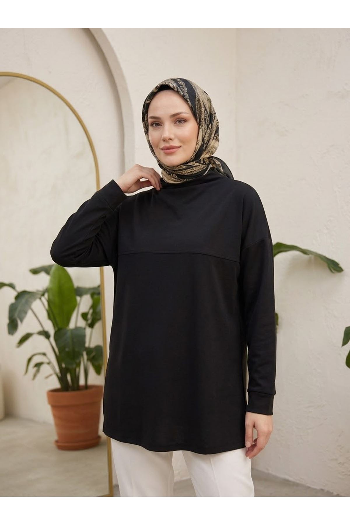 TUN06008-SYH Yarım Yaka Ön Robalı Yırtmaçlı Tunik-Siyah