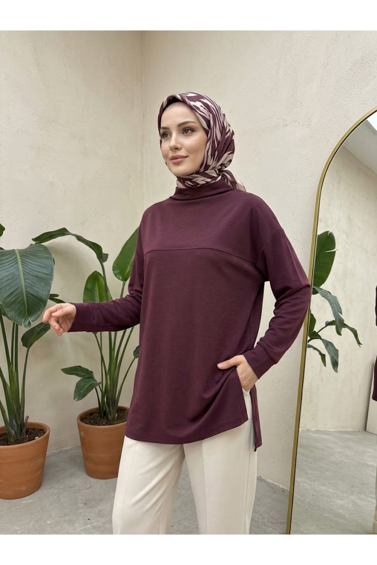 TUN06008-BRD Yarım Yaka Ön Robalı Yırtmaçlı Tunik-Bordo