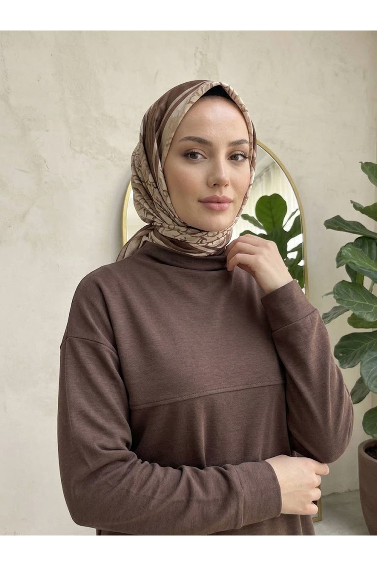 TUN06008-KHV Yarım Yaka Ön Robalı Yırtmaçlı Tunik-Kahve