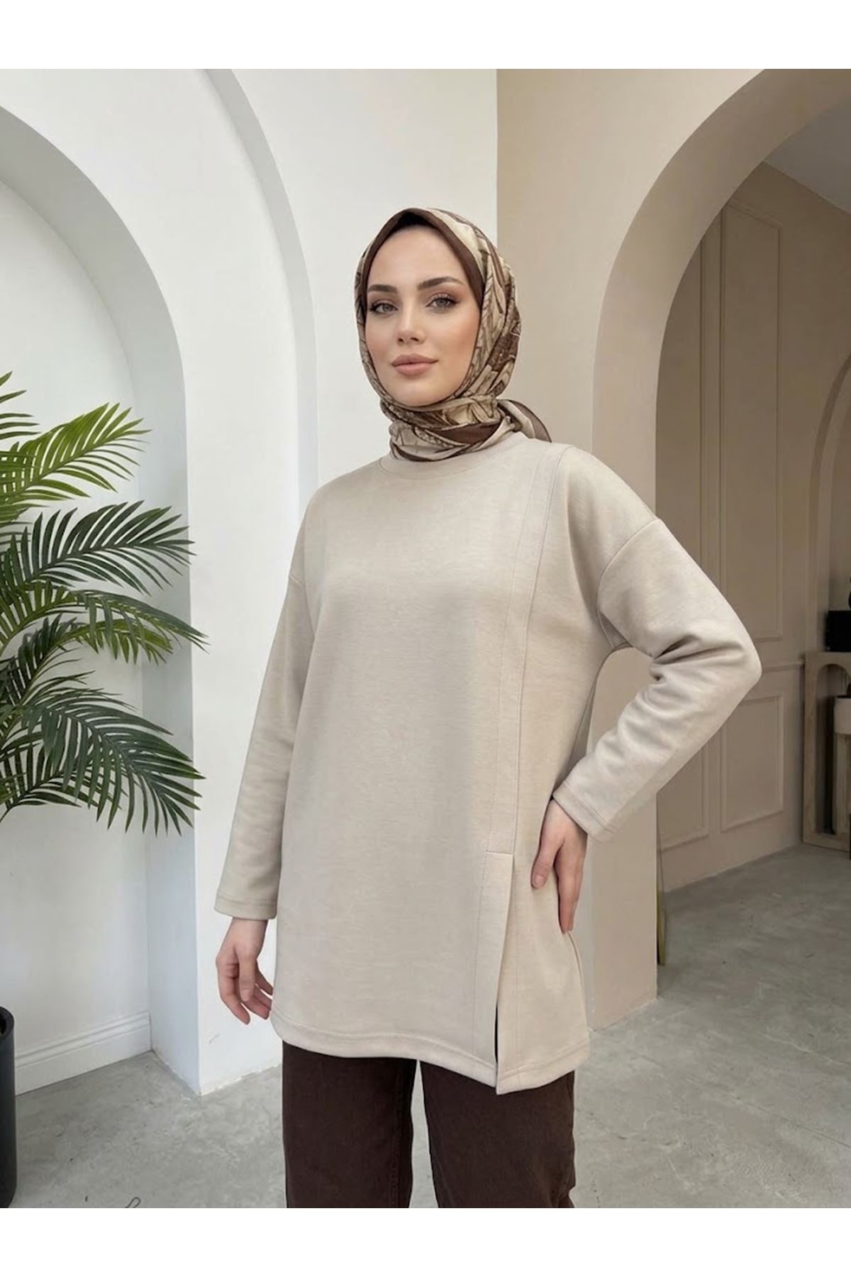 TUN06011-BEJ Yan Hareket Yırtmaç Detay Oysh Tunik-Bej