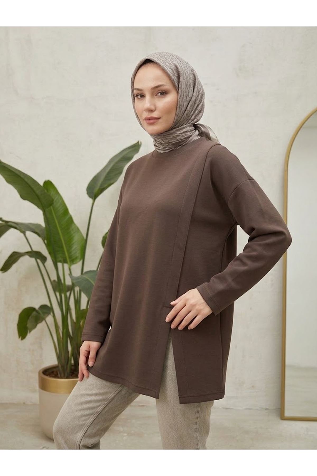 TUN06011-KHV Yan Hareket Yırtmaç Detay Oysh Tunik-Kahve