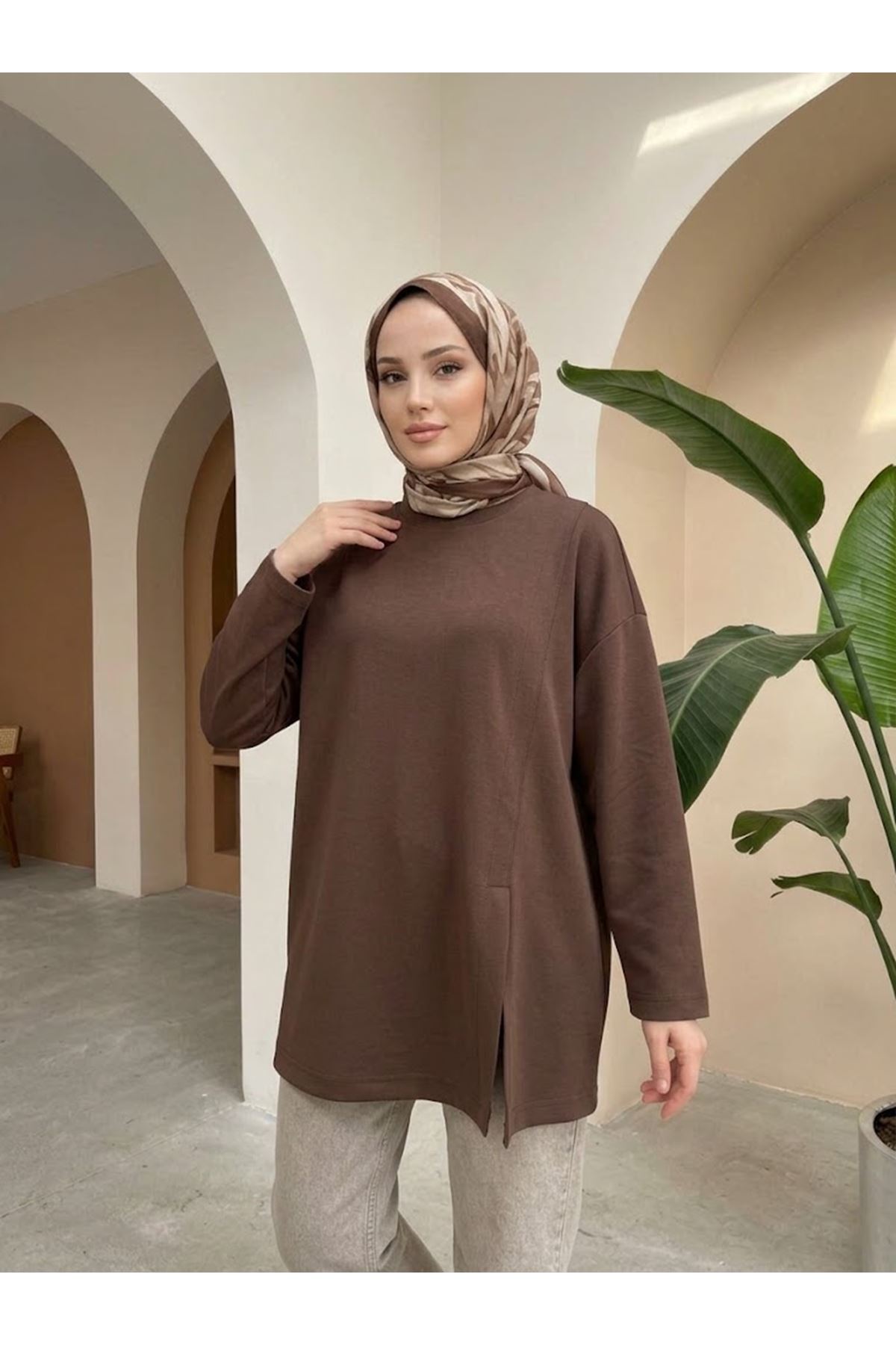 TUN06011-P102 Yan Hareket Yırtmaç Detay Oysh Tunik-Açık Kahve
