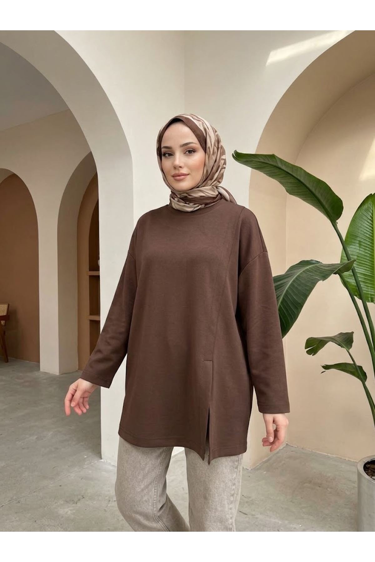 TUN06011-P102 Yan Hareket Yırtmaç Detay Oysh Tunik-Açık Kahve