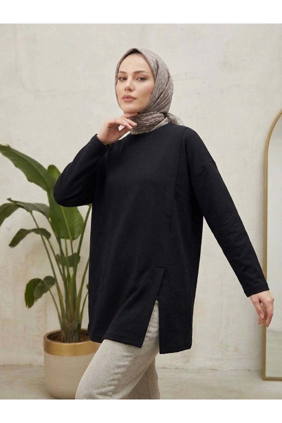 TUN06011-SYH Yan Hareket Yırtmaç Detay Oysh Tunik-Siyah