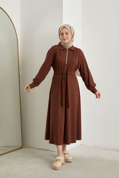 ELB03983-KHV Yarasa Kol Fermuar Detay Burgu Elbise-Kahve