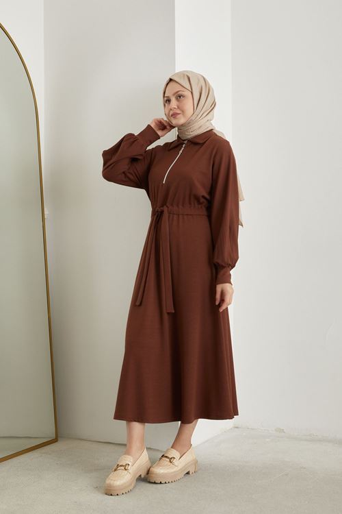 ELB03983-KHV Yarasa Kol Fermuar Detay Burgu Elbise-Kahve