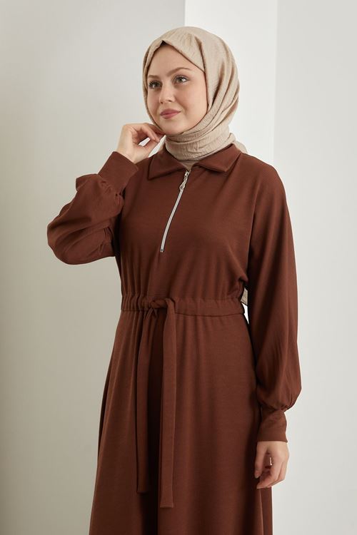 ELB03983-KHV Yarasa Kol Fermuar Detay Burgu Elbise-Kahve