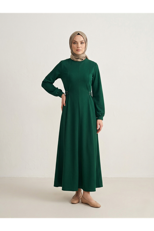 ELB04126-ZMR Kuşak Toka Detay Elbise-Zümrüt Yeşili