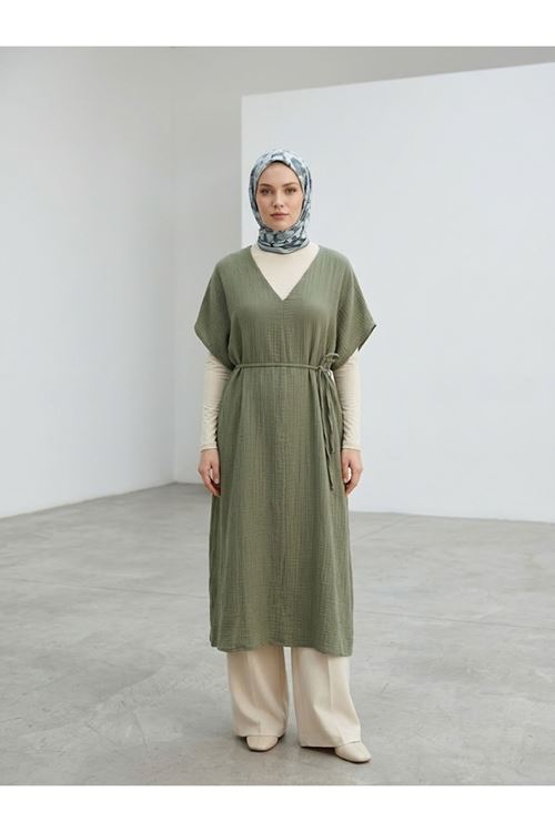 ELB04160-HKİ Rahat  Kesim V Yaka Müslin Elbise-Haki