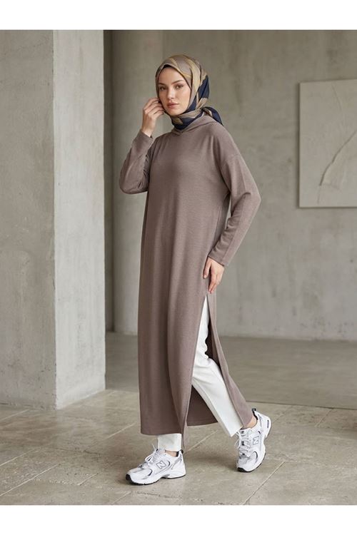 ELB04175-P102 Kapşonlu Yan Yırtmaçlı Pike Elbise-Açık Kahve