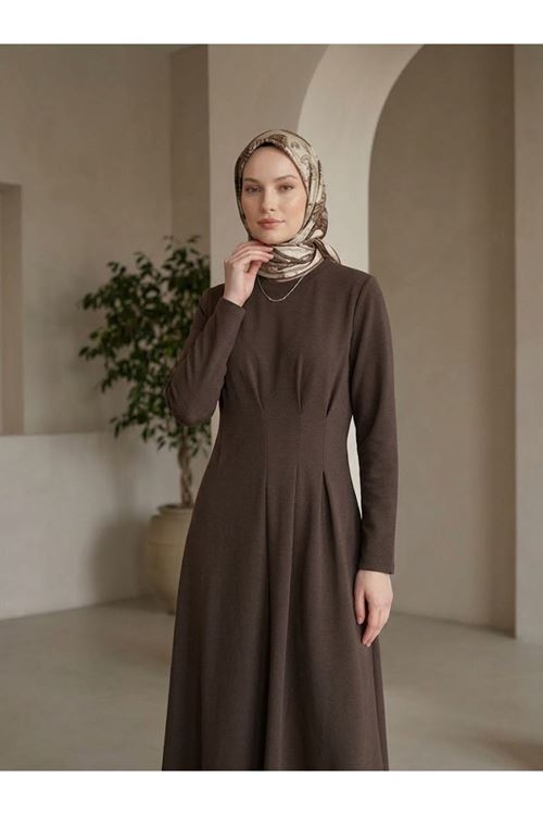 ELB04179-KHV Derin Üç Pileli Elbise-Kahve