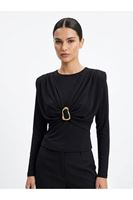 BLU03010-SYH Omuz Büzgülü Toka Detay Bluz-Siyah